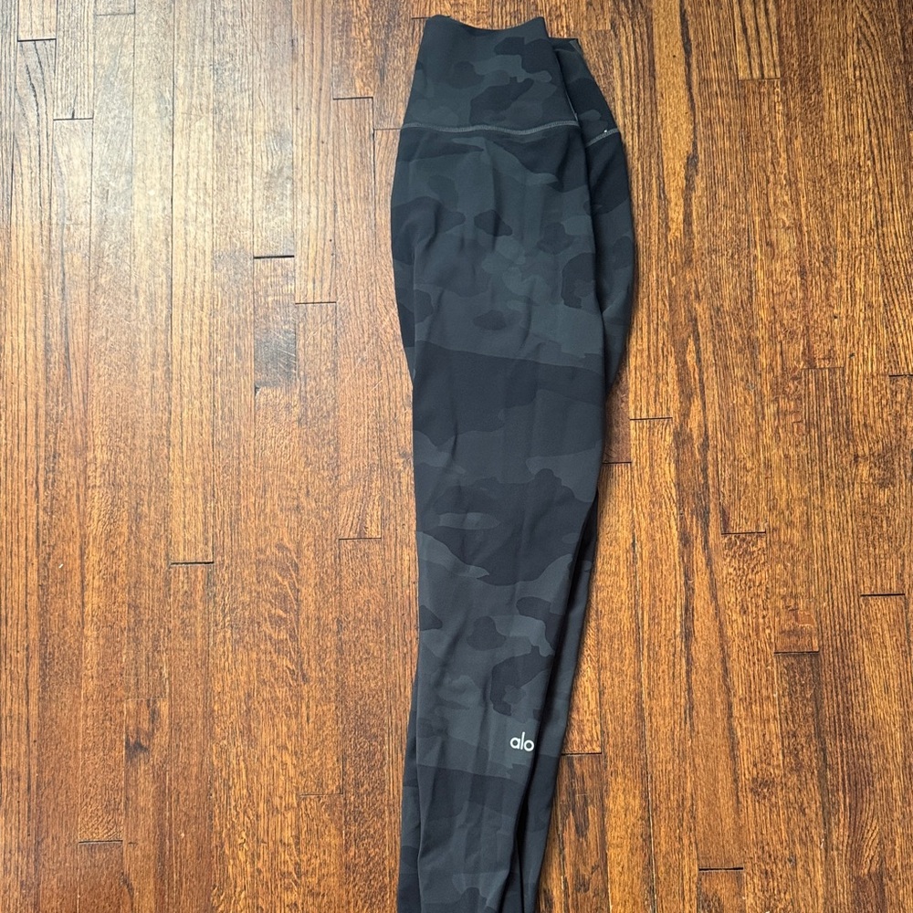 ALO Yoga Black Camouflage Leggings